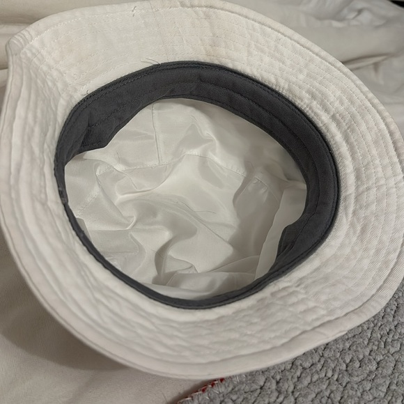 Adidas bucket hat - Picture 2 of 2